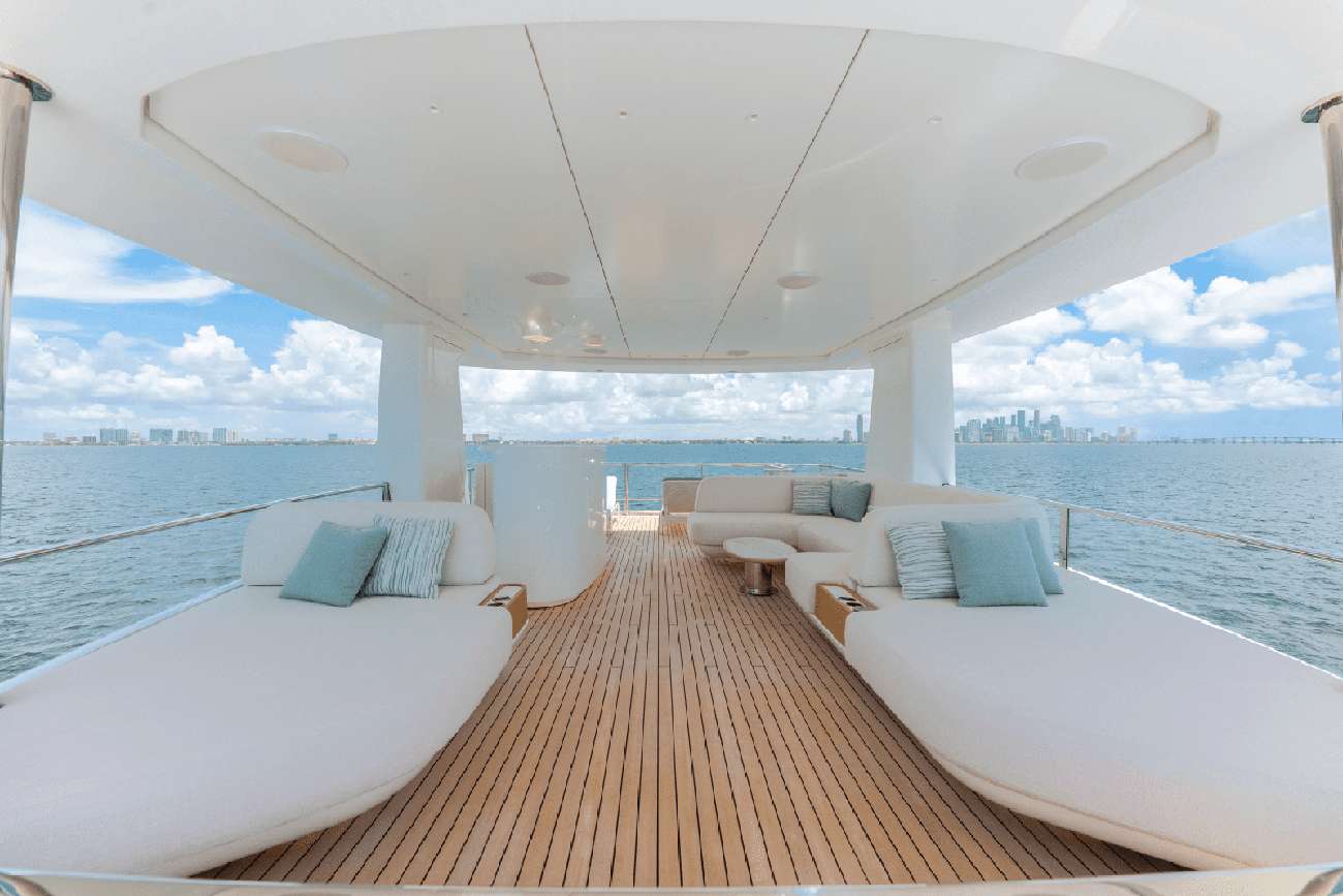 Yacht Photo 11
